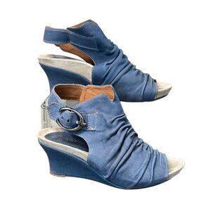 EARTHIES Bonaire Too Blue Wedges Shooties - size 8